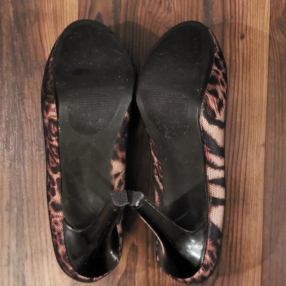 Sofia Vergara Animal Print Pumps - Picture 5 of 5